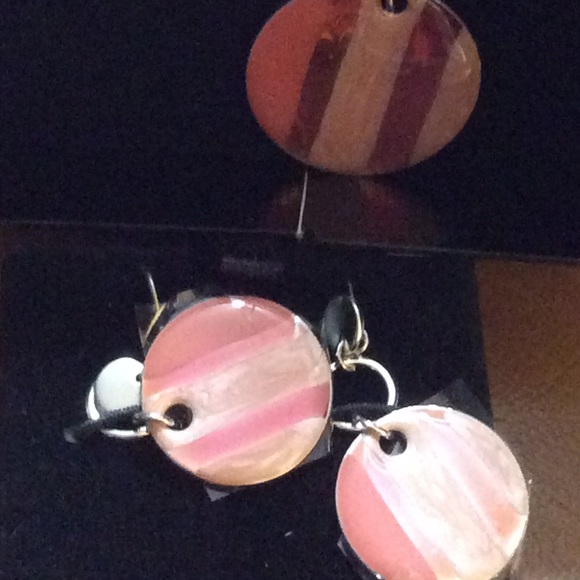 Pink Medallion Necklace and Earrings - Picture 2 of 4